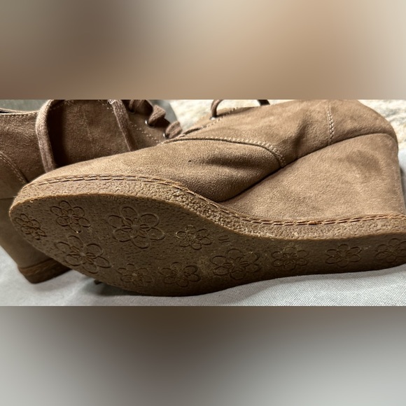X appeal Trista women's suede hidden wedge booties ankle size 10 - Picture 5 of 9
